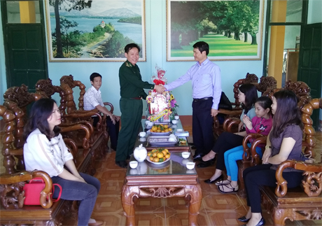 Lãnh đạo Sở Tư pháp thăm và chúc tết Đồn biên phòng Cửa khẩu Quốc tế Bờ Y nhân dịp đón tết Nguyên Đán Đinh Dậu 2017