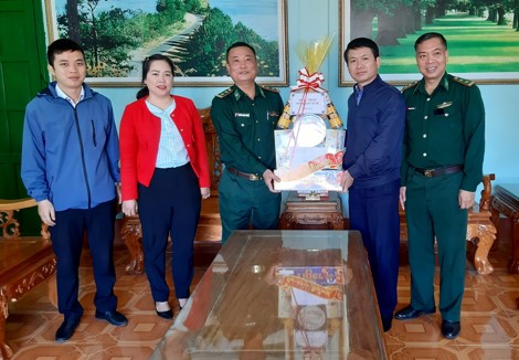 Giám đốc Sở Tư pháp tỉnh Kon Tum thăm và chúc tết Nguyên đán Nhâm Dần 2022 tại Đồn biên phòng Cửa khẩu Quốc tế Bờ Y