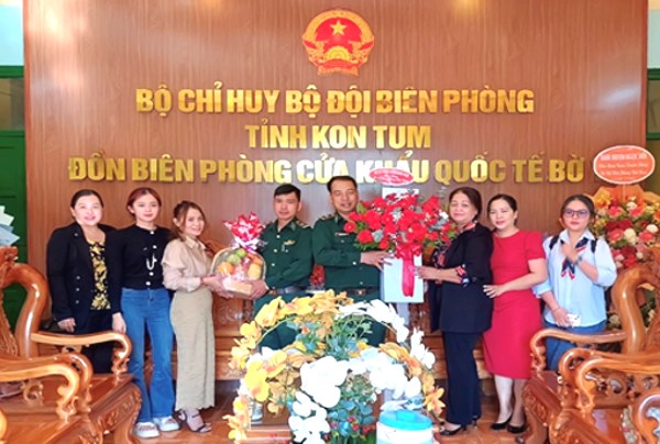 Lãnh đạo Sở Tư pháp tỉnh thăm Đồn Biên phòng Cửa khẩu Quốc tế Bờ Y nhân kỷ niệm Ngày truyền thống Bộ đội Biên phòng và Ngày hội Biên phòng toàn dân
