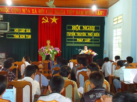 Hội Luật gia tỉnh Kon Tum tổ chức Hội nghị phổ biến pháp luật tại UBND xã Đắk Pxi (huyện ĐắkHà - tỉnh Kon Tum).