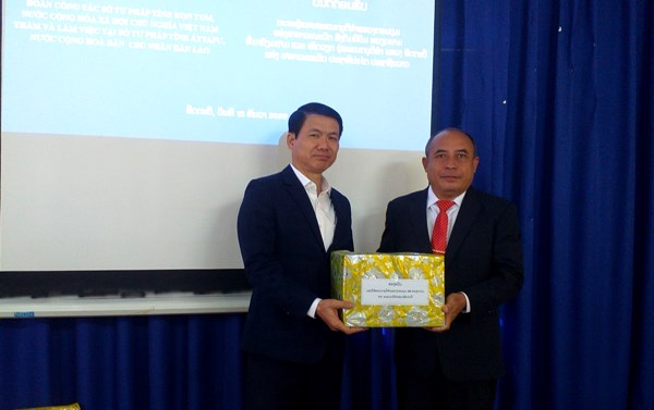 Đoàn công tác của Sở Tư pháp tỉnh Kon Tum thăm và làm việc với Sở Tư pháp tỉnh Attapư, Nước Cộng hòa dân chủ nhân dân Lào
