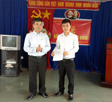 Chi bộ 2, Đảng bộ Sở Tư pháp tỉnh Kon Tum: Tổ chức Lễ kết nạp đảng viên
