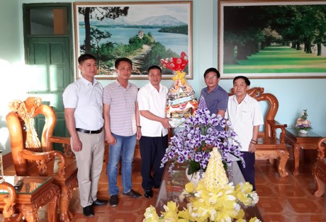 Giám đốc Sở Tư pháp tỉnh Kon Tum thăm và chúc tết Đồn biên phòng Cửa khẩu Quốc tế Bờ Y