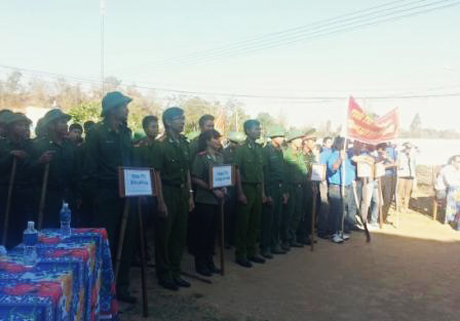 Đoàn viên Chi đoàn Sở Tư pháp tham gia hoạt động khởi động Tháng thanh niên năm 2015.