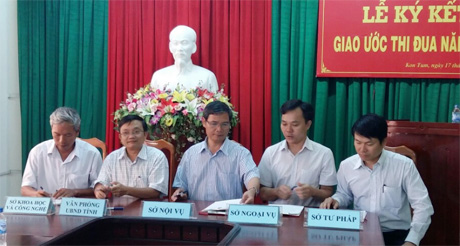 Khối thi đua tham mưu - tổng hợp I tổ chức ký kết giao ước thi đua năm 2016