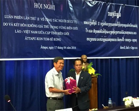 Hội nghị luân phiên lần thứ 2 giữa tỉnh Attapư, Sê Kông (Lào) và tỉnh Kon Tum (Việt Nam) về vấn đề giải quyết vấn đề người di cư tự do và kết hôn không giá thú trong vùng biên giới Việt Nam – Lào