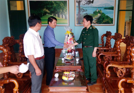 Lãnh đạo Sở Tư pháp thăm và chúc tết Đồn biên phòng Cửa khẩu Quốc tế Bờ Y